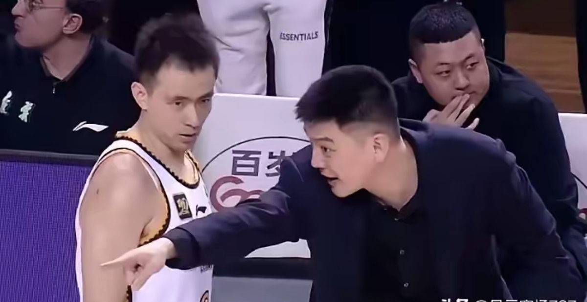 压力测试：球队战术布阵受到关注和质疑的简单介绍