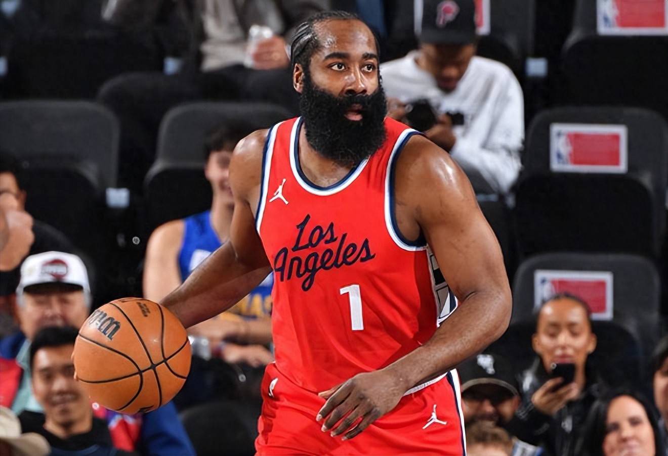 浓眉哥焦点对战,哈登与70激战MAD分钟,出色防守胜负难料! 浓眉哥焦点对战,哈登与70激战MAD分钟,出色防守胜负难料!